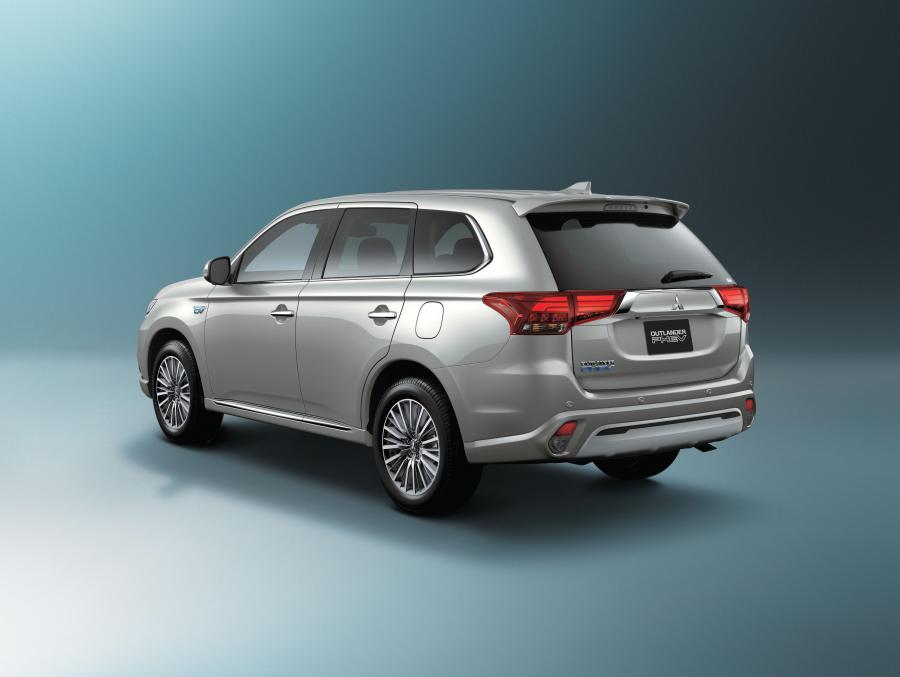  Mitsubishi Outlander PHEV 2018 года  (JP) (фото 5 из 13)